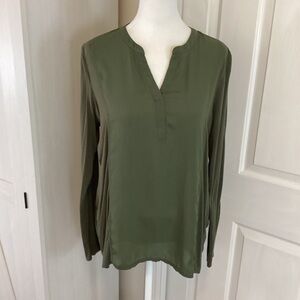 Attention Sage Green Tunic Top Sz m